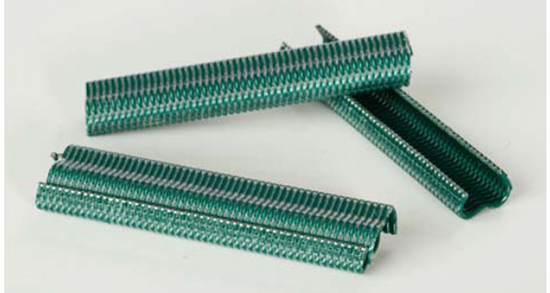 Grapas verdes para vallas tipo omega 16mm 4021