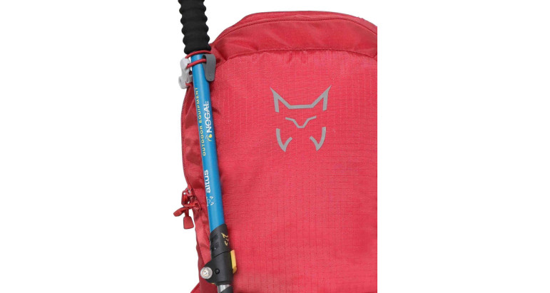 Mochila con sujeción para bastones  