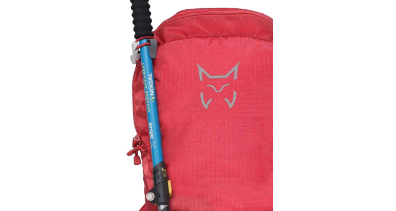 altus mochila agarre de bastones