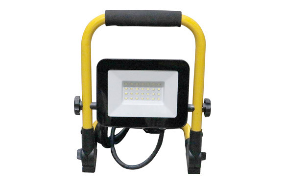 PROYECTOR ILUMIN 20W IP65 1800LM 6500K LED 3MT C/BASE MET NE 