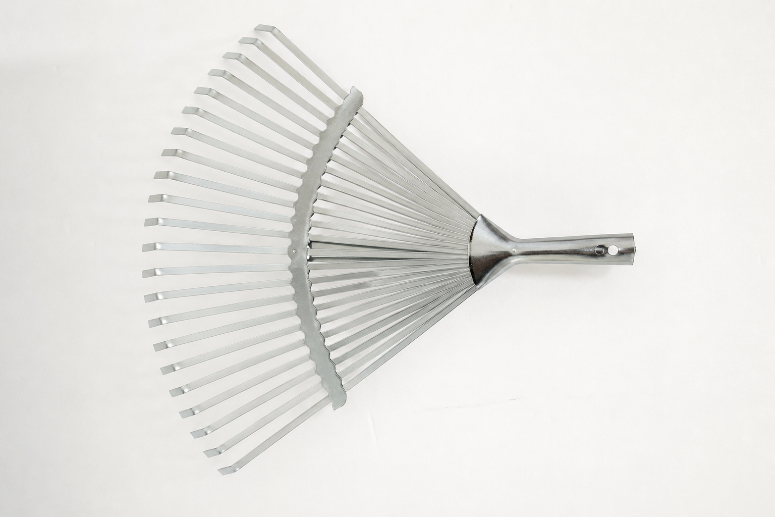 ESCOBA RECOGEHOJAS METALICO 22 DIENTES 