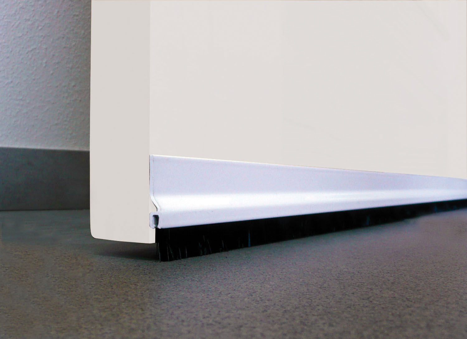 BURLETE BAJO PUERTA ADHESIVO CEPILLO ALUMINIO 92 CM BLANCO
