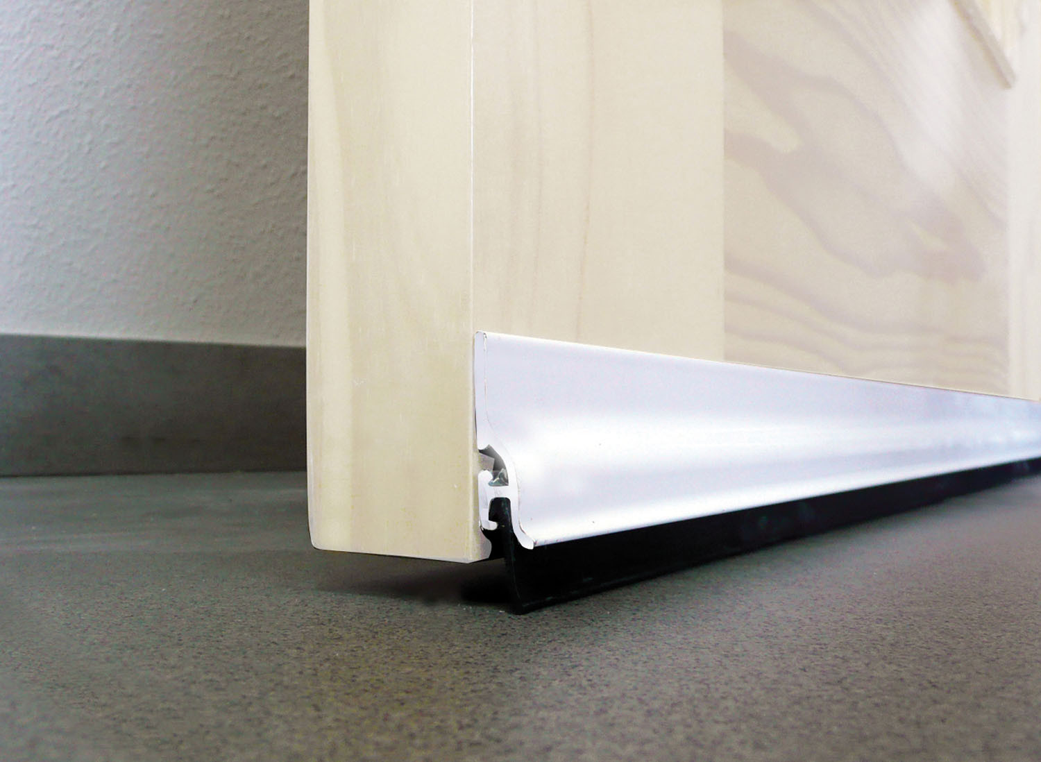 BURLETE BAJO PUERTA ADHESIVO LABIO ALUMINIO 105 CM BLANCO
