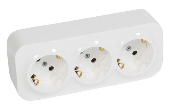 BASE SHUKO TRIPLE SUPERFICIE 16A BLANCO IP21 FORIX