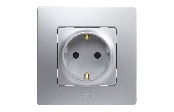 BASE ENCHUFE 2P+T EMPOTRAR PLATA SERIE NILOE
