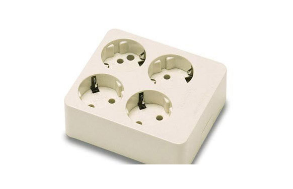 BASE MULTIPLE SIN INTERRUPTOR SIN CABLE 4 TOMAS CUADRADA