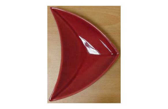 PLATO ANEXO TRIANGULAR BURDEOS 030-28 CM