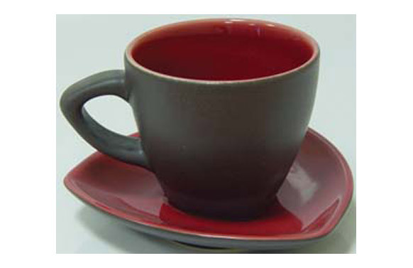 TAZA CAFE+PLATO TRIANGULAR BURDEOS