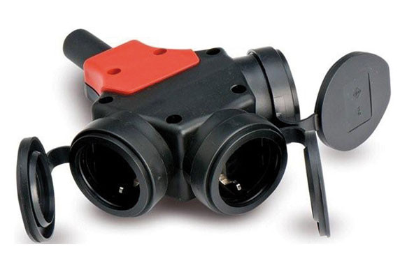 ADAPTADOR TRIPLE TT 16A GOMA IP44