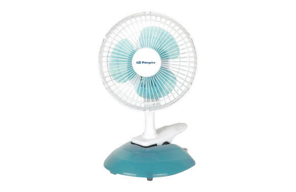 Ventilador pequeño sujeto con pinzas 