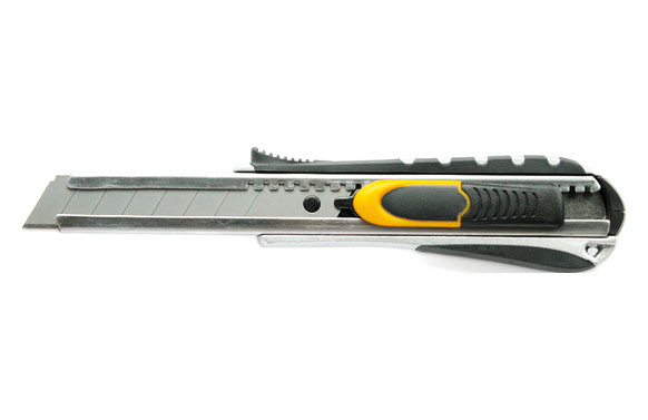 CUTER 9 MM. AUTO RETRACTIL, EXTRA LARGO 2 EN 1, BLOQUEO AUTOMATICO Y RETRACTIL