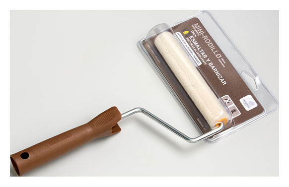MINI RODILLO VELOUR 11CM + VARILLA ESMALTAR / BARNIZAR