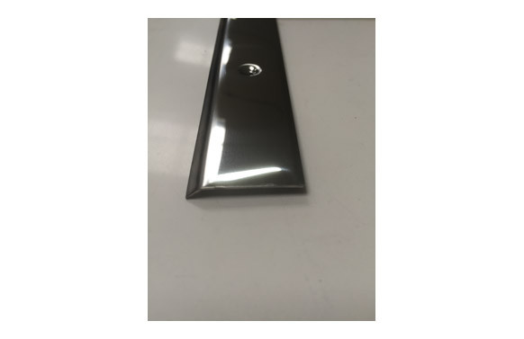 CUBREJUNTA MOQUETA 1 PESTAÑA INOX TORNILLO 83 CM-35 MM