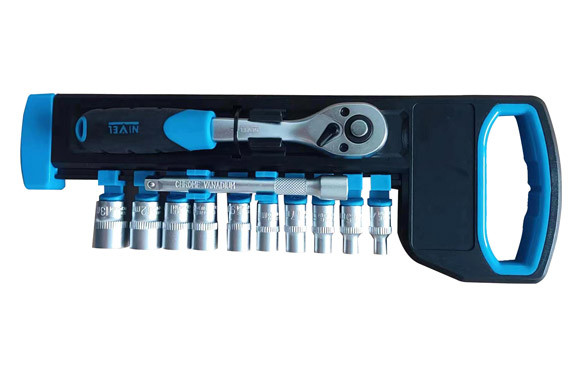 LLAVE CARRACA 72 DIENTES CON VASOS 1/2\" 11 PZS 