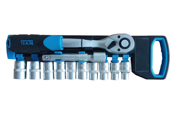 LLAVE CARRACA 72 DIENTES CON VASOS 1/4\" 11 PZS 