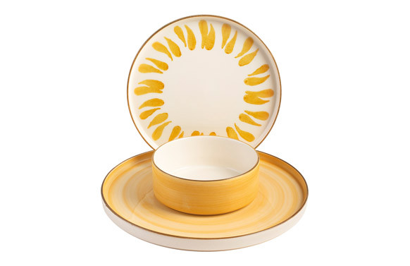 SET 3 PLATOS 1 SERVICIO CERAMICA DECORADA OCRE